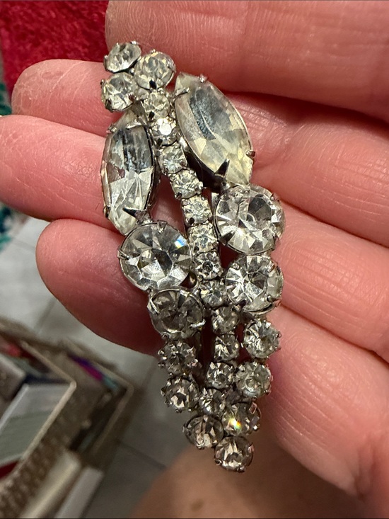 Unsigned Jewelry - Vintage-Inspired Crystal hair clip in Clear rhinestones great condition